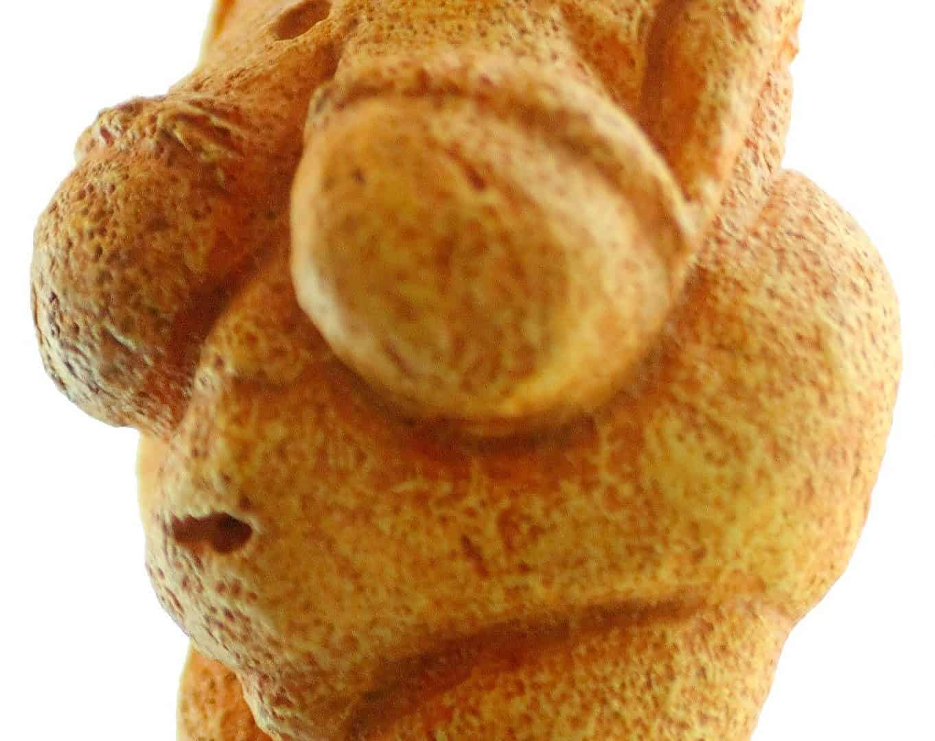 https://commons.wikimedia.org/wiki/File:Venus_von_Willendorf_01.jpg
